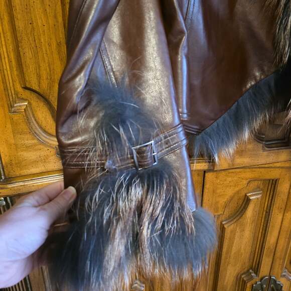 Overland Marilyn Lambskin Leather Jacket with Frosted Fox Fur Trim - Picture 4 of 5